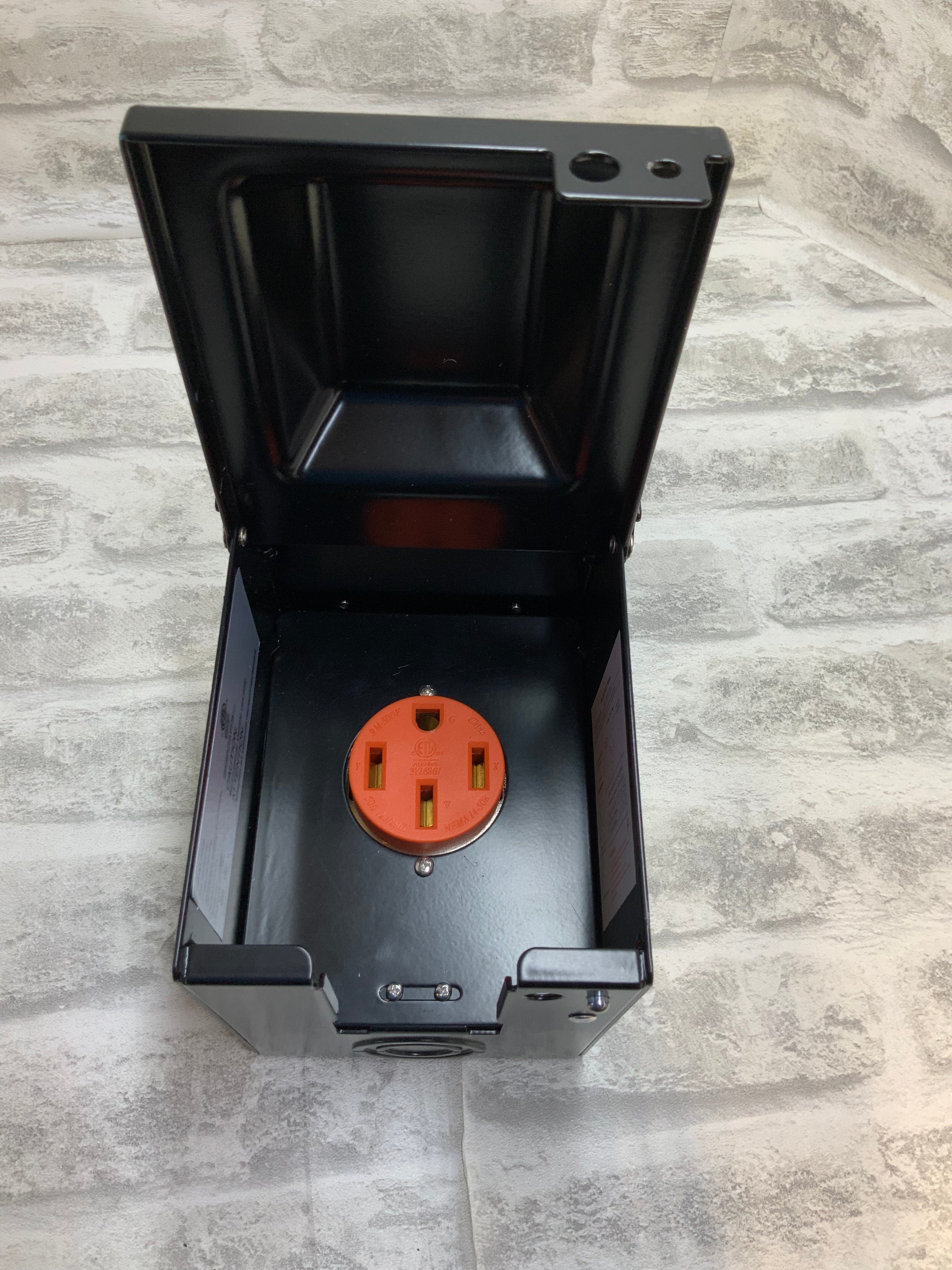 CARMTEK 50 Amp RV Outlet Box - 125/250 Volt Enclosed Lockable (7550449942766)